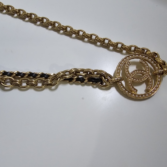 *SOLD*Chanel Messenger Lambskin Pearl Chain Mint Condition w Box - Picture 2 of 6